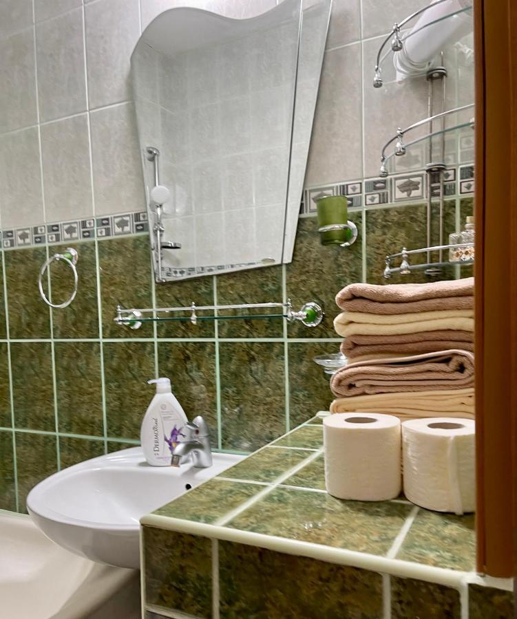 Laly Apartament-Straja Lägenhet Lupeni  Exteriör bild