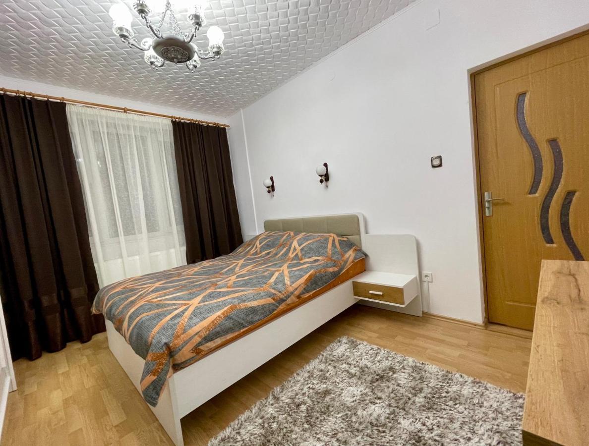 Laly Apartament-Straja Lägenhet Lupeni  Exteriör bild